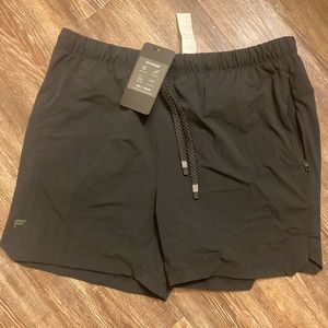 Mens Fabletics 5in shorts L